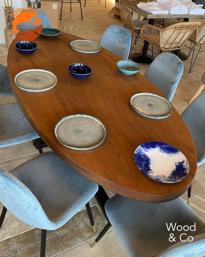Plateau ovale en mahogany de 2 mètres de long sur 95cm de large
